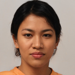 Gambar penulis Laras Wijayanti